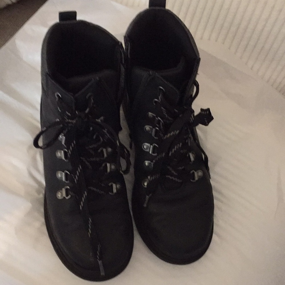 art class women boots size 5